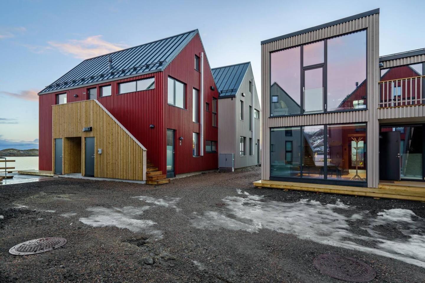 Rorbuleilighet I Idylliske Henningsvær Esterno foto