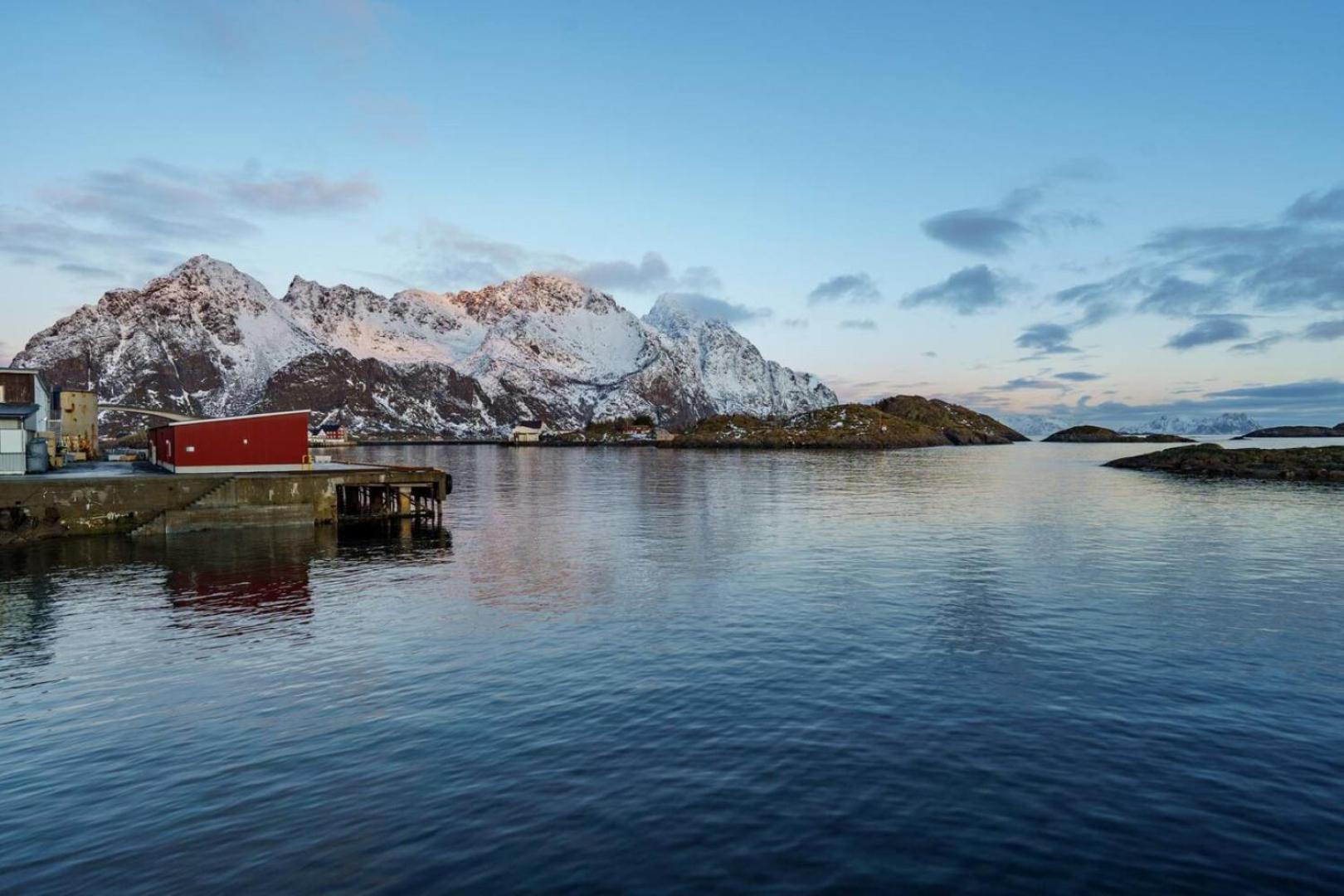 Rorbuleilighet I Idylliske Henningsvær Esterno foto